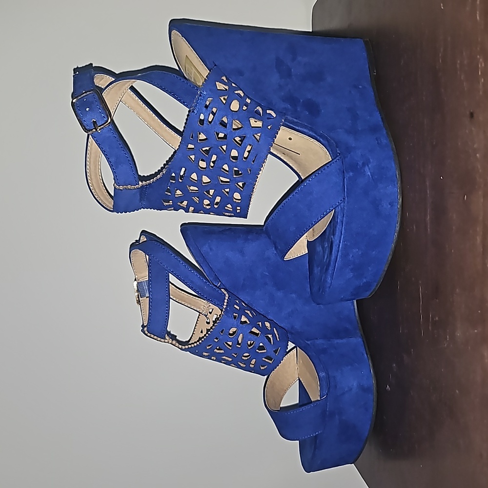 Shoes - Picture 2 of 3